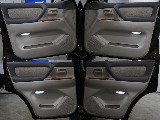 ドアの内張りアングル。年代を感じやすい部分ですがいかがでしょうか？良コンディション。