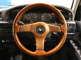 新品のNARDI革巻きステアリングが導入されております。