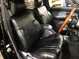 新品のシートカバーを装着。運転席シートは使用感が特に出る部分。こちらも使用感は少なく良好なコンディションです。