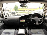運転席周りを後部座席から見ているような視点になればと撮影に注力いたしました。お客様が実物を見ているような感覚になれば幸いです。
