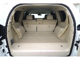 ３列目シートは電動収納式となりますので荷室も確保出来ます♪
