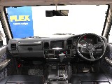 運転席周りを後部座席から見ているような視点になればと撮影に注力いたしました。お客様が実物を見ているような感覚になれば幸いです。