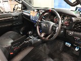 運転席に乗り込む視点に近いよう撮影に注力。