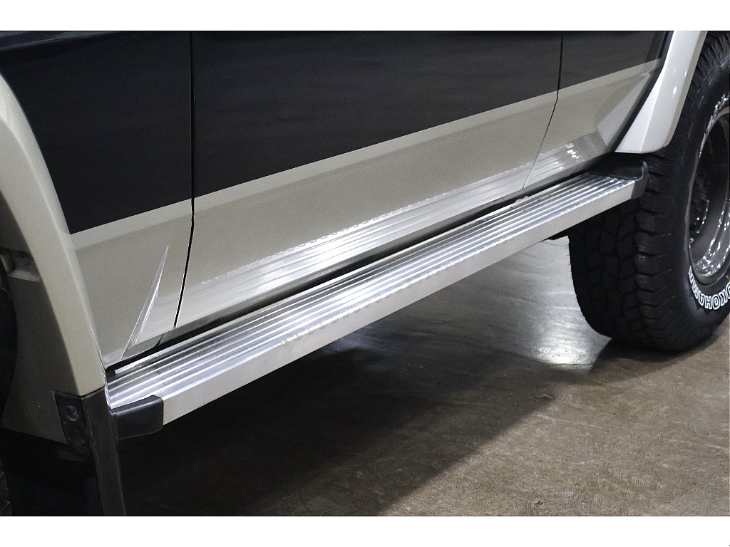 ステップはピカピカに仕上げております！