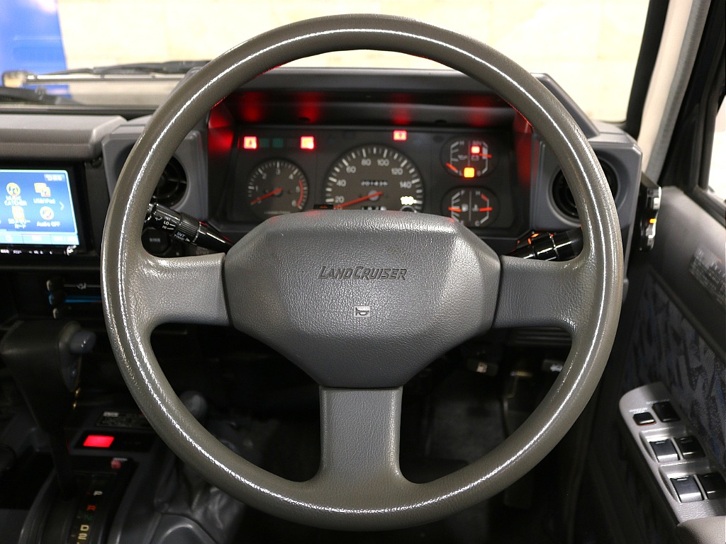 トヨタ ランドクルーザー70(5枚目)