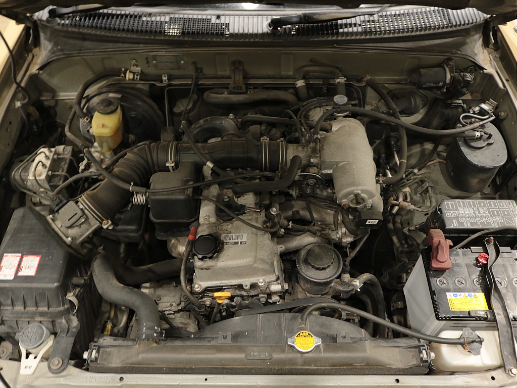 エンジンルームアングル