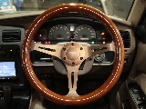 クラシックな社外ウッド調ステアリング