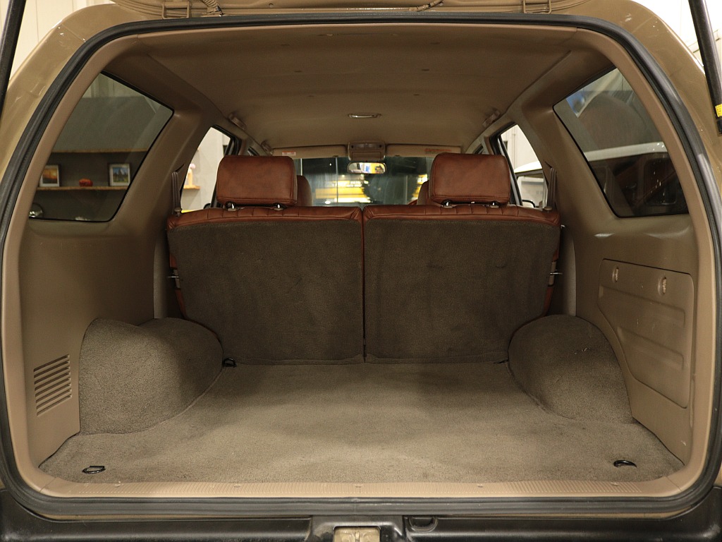 ラゲッジスペースもキレイに保たれております。