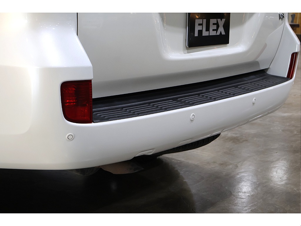 リアバンパーにもソナーが付いており大きい車ですが安心感がありますね！