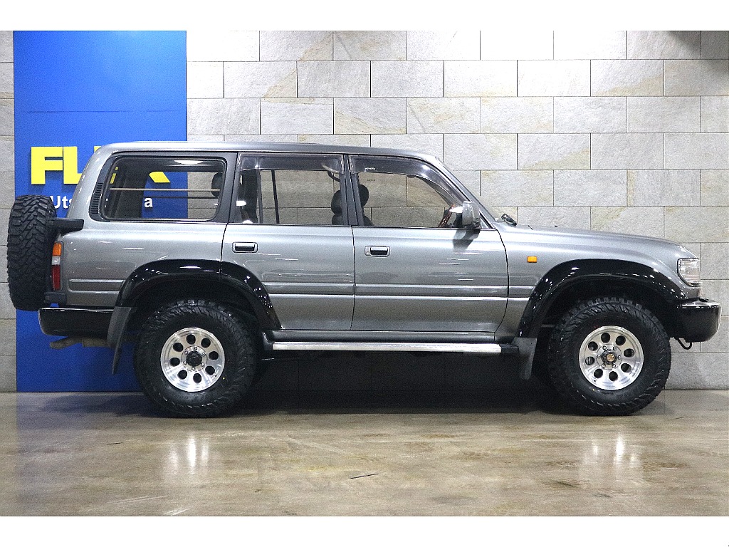 2インチリフトアップにより迫力のある一台に仕上がりました。