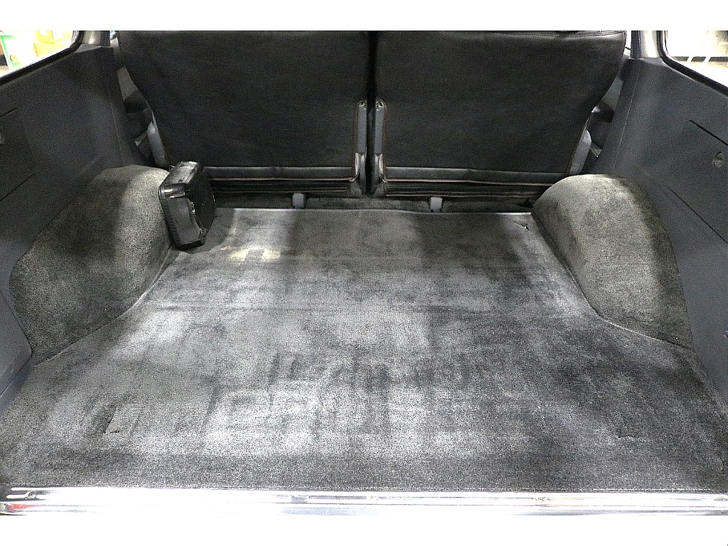 80の荷室は広大なスペースが広がります。趣味の選択肢も広がる最高な空間です。