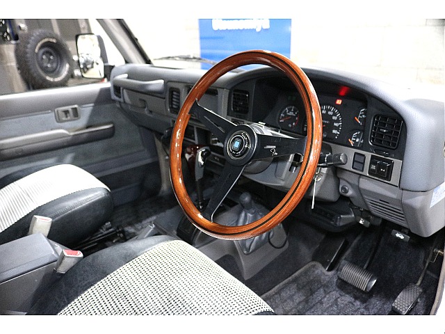 運転席に乗り込むような目線を意識して撮影いたしました。是非、想像してみてください！