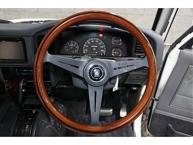 FLEX＆ナルディコラボステアリング！スポークはブラックです。