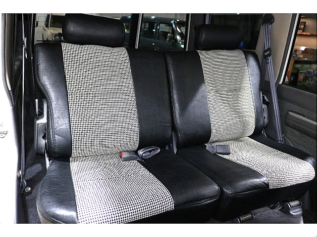 後部座席もキレイに保たれております。