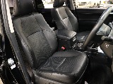 運転席シートは特に使用感が出る部分ですが、使用感は少ないです！