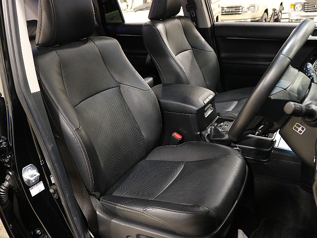 運転席シートは特に使用感が出る部分ですが、使用感は少ないです！