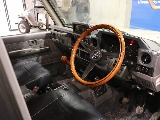 お客様の乗り込む際の目線を意識した撮影。気分が上がる車内に仕上がっております。