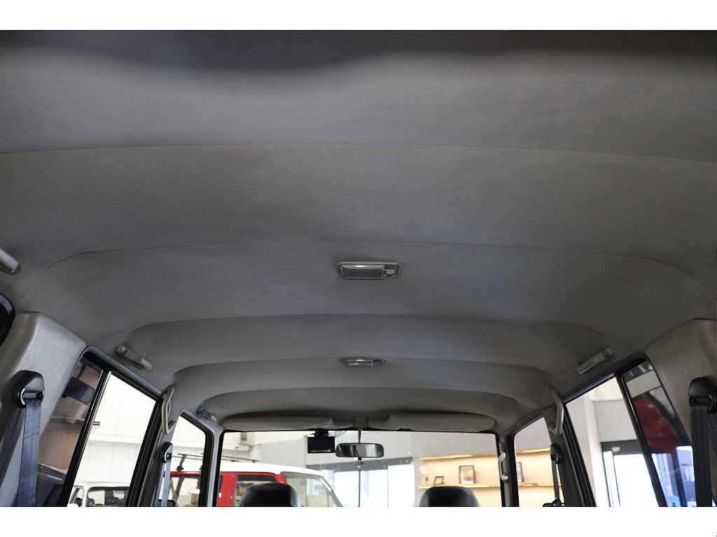 年式の経っている車両ですが、綺麗に天張りも保たれております。