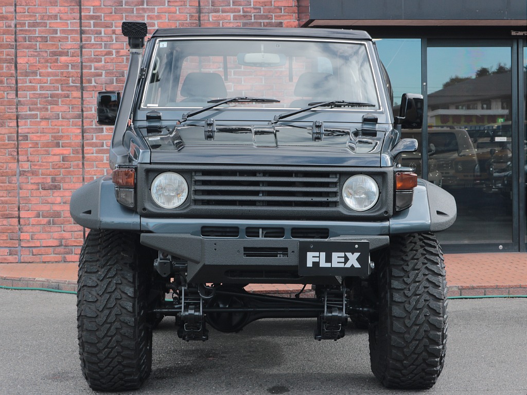 まさにTHEオフロードスタイルなフロントフェイス！シュノーケルに大きいタイヤ！お好きな方は是非！