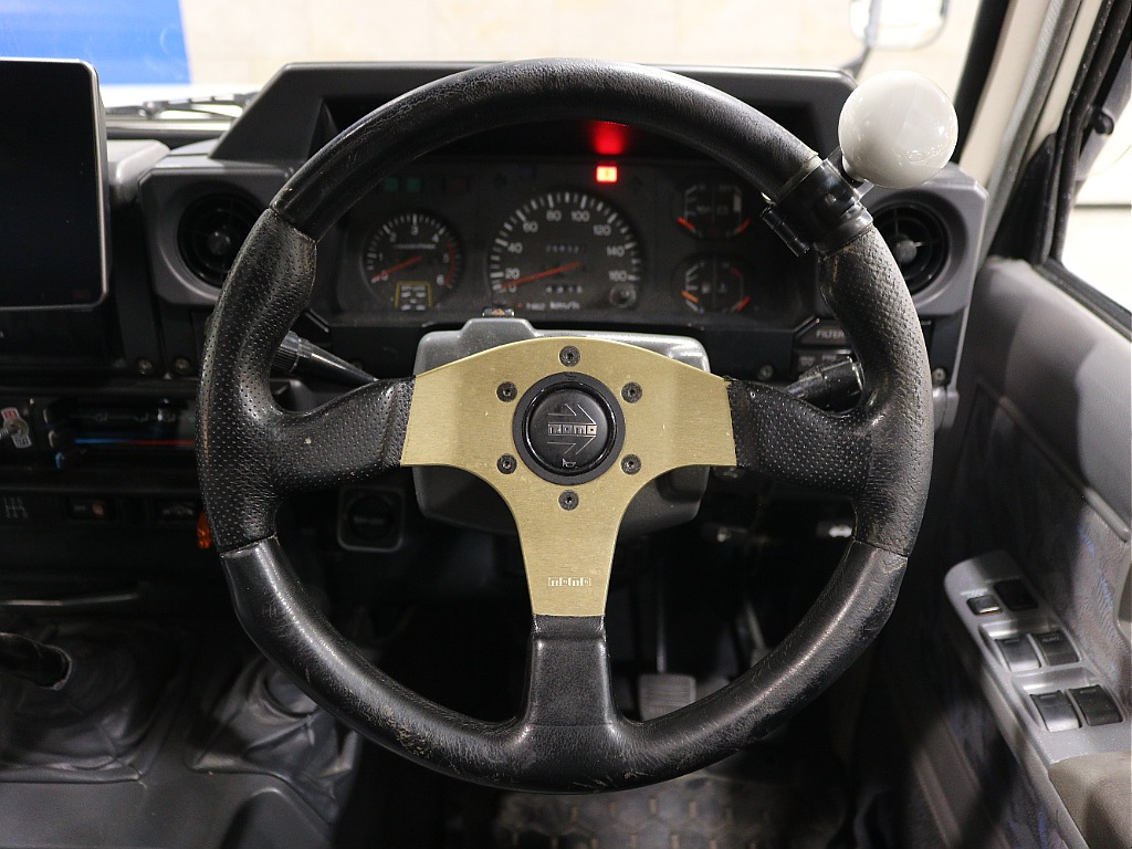 トヨタ ランドクルーザー70(5枚目)