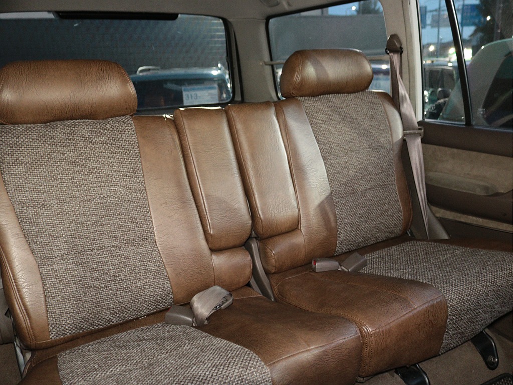 後部座席もキレイに保たれております。