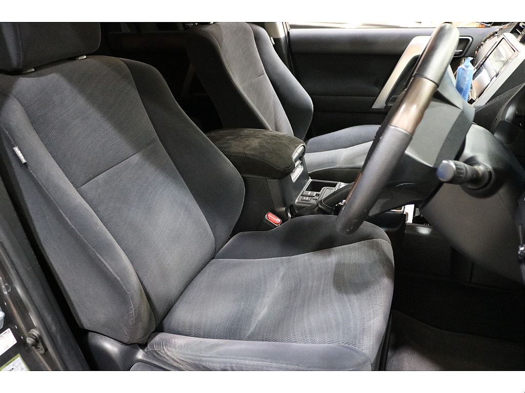 トヨタ ランドクルーザープラド(4枚目)