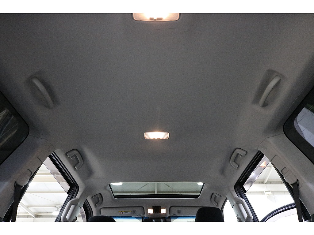 天張りもキレイに保たれております。