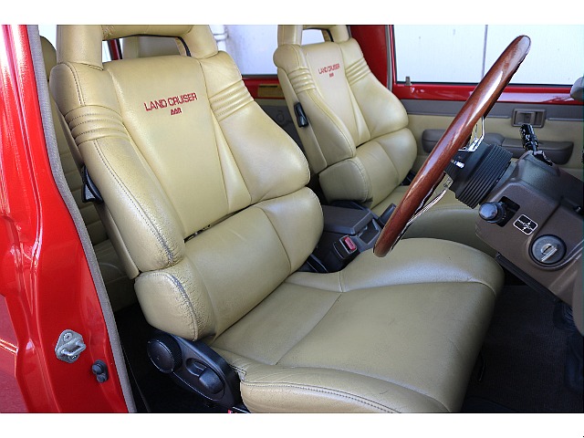 当時の純正オプションAAＲ本革シート見たことない方も多いのではないでしょうか。