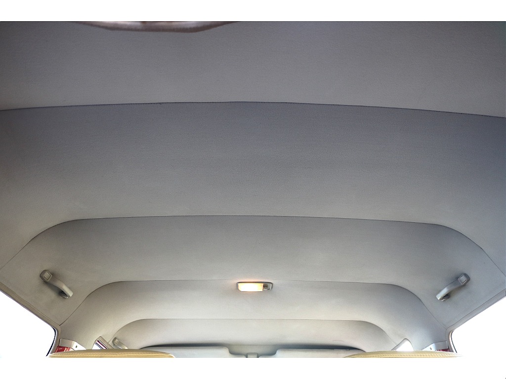 年式の経っている車両ですが、綺麗に天張りも保たれております。