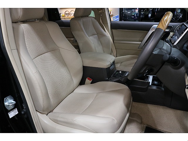 白のシートなのに汚れが見当たりません！GOODなコンディションとなっております。