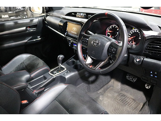 運転席に乗り込む視点に近いよう撮影に注力。