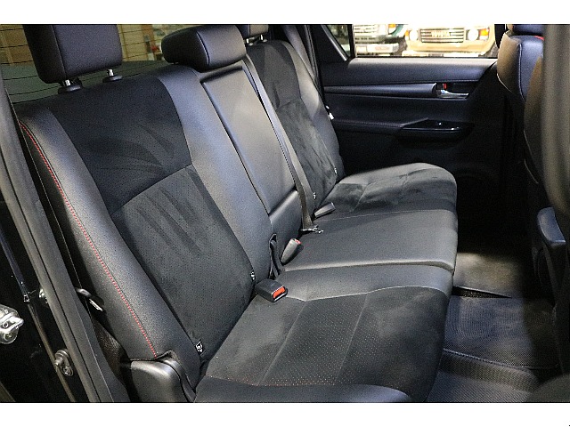 後部座席もキレイに保たれております。
