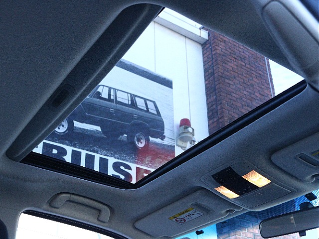 サンルーフからしか見れない景色も沢山あります。紅葉・雪・星等の様々な特別を届けてくれますよ♪