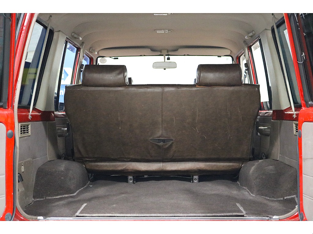 リアシートは使用感が少なく気持ちよくお乗りいただけます！