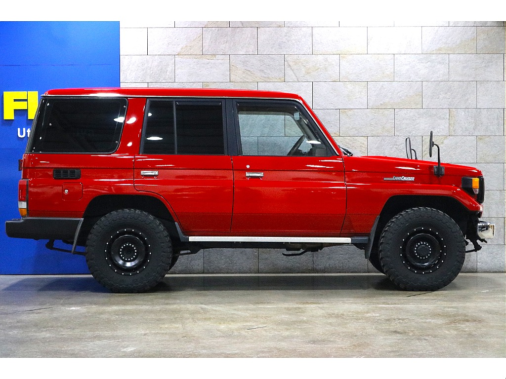 サイドビューはホイールも相まって締りのある見た目です！