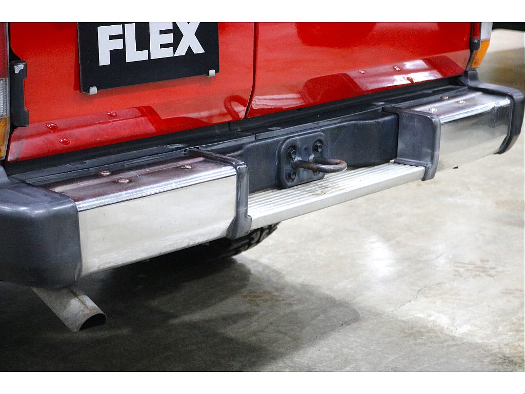 純正リアバンパーはステップも付いていて使い勝手◎