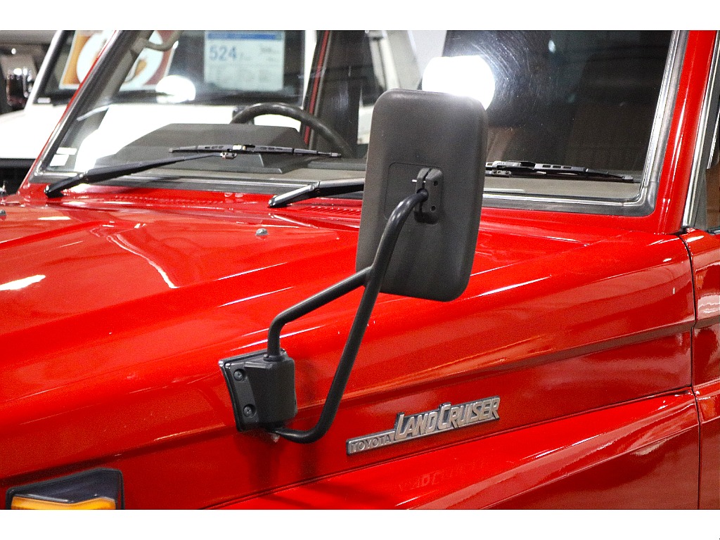 純正品より大きいミラーなので見やすくなっております