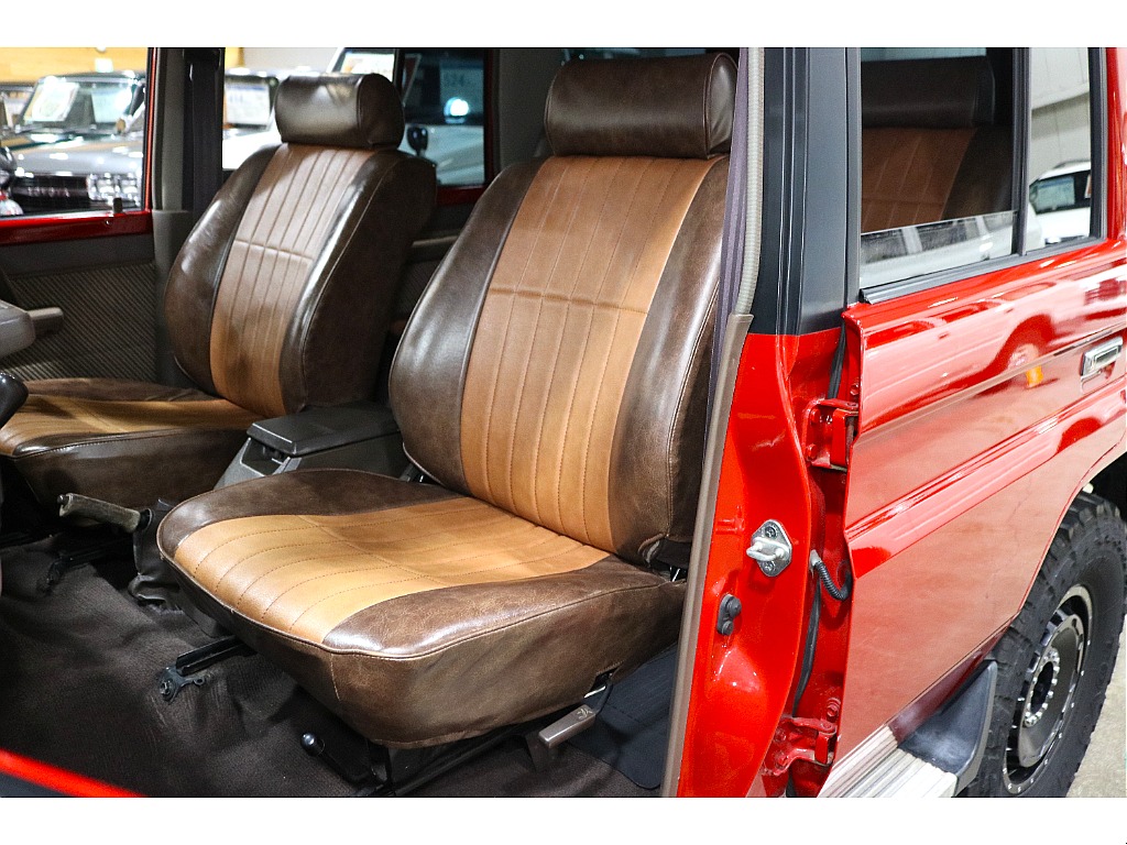 センターコンソールも茶！