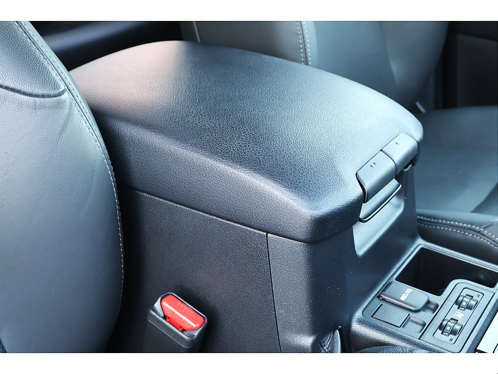 センターコンソールも傷がほぼ無い状態！