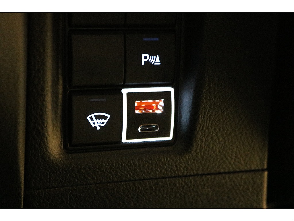 USBポートはタイプA・タイプCどちらも使用可能！