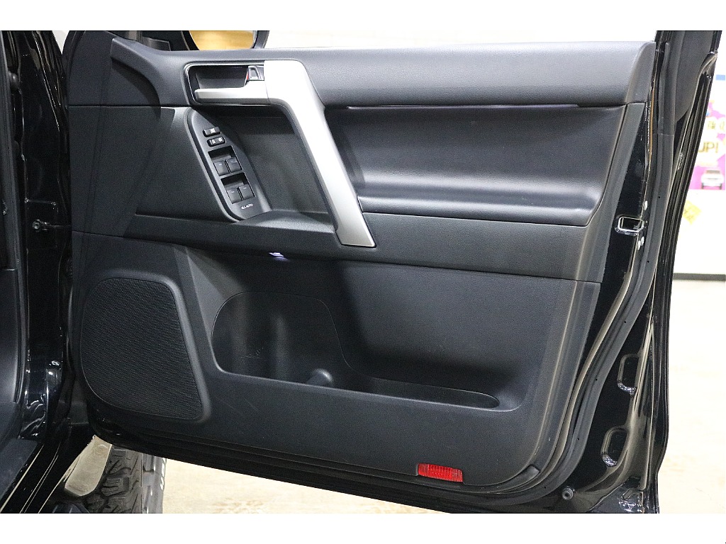 運転席前内張り