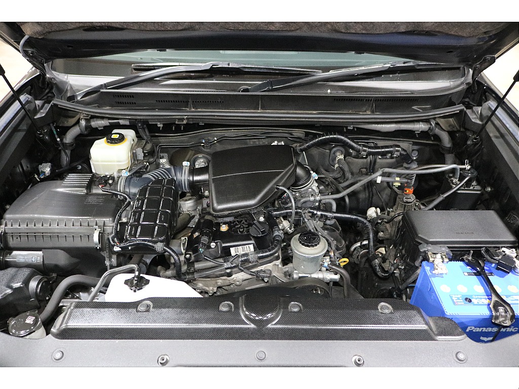 エンジンルームも異常は見受けられずご安心してお乗りいただけるかと思います。