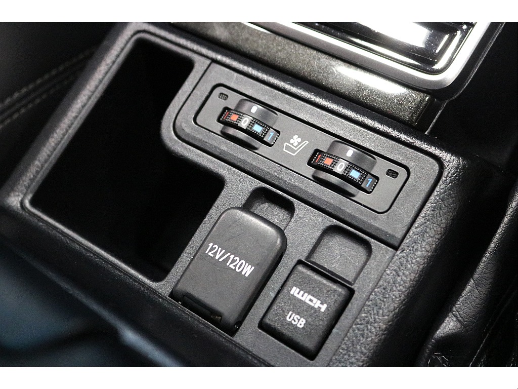 フロントは外気の影響が大きいのでシートヒーター・ベンチレーターが嬉しいですね！