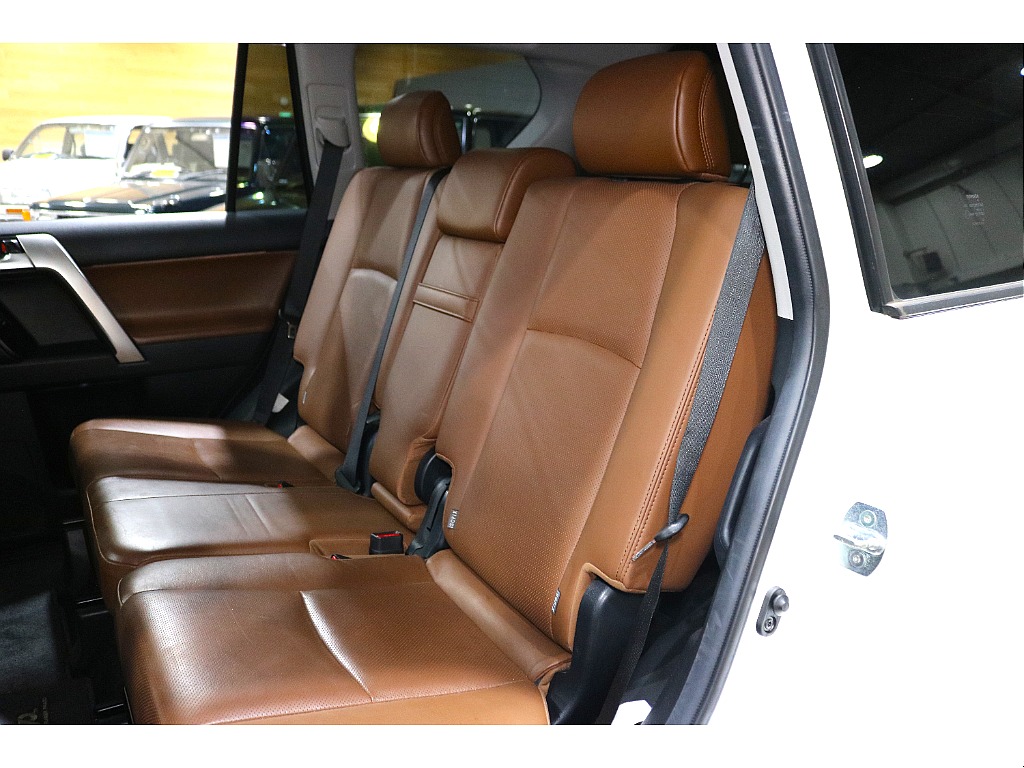 セカンドシートも状態良好◎