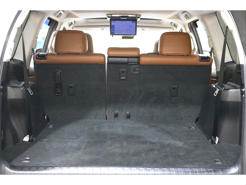 ラゲッジスペースは広々で日常からキャンプまで大活躍！