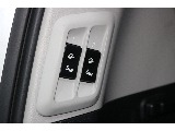 サードシートは電動にてトランク・2列目から操作可能です。