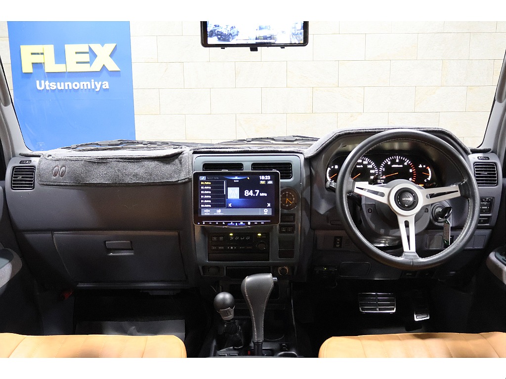 インテリア全体はボディ色の塗装がちりばめられた明るく可愛い印象です☆