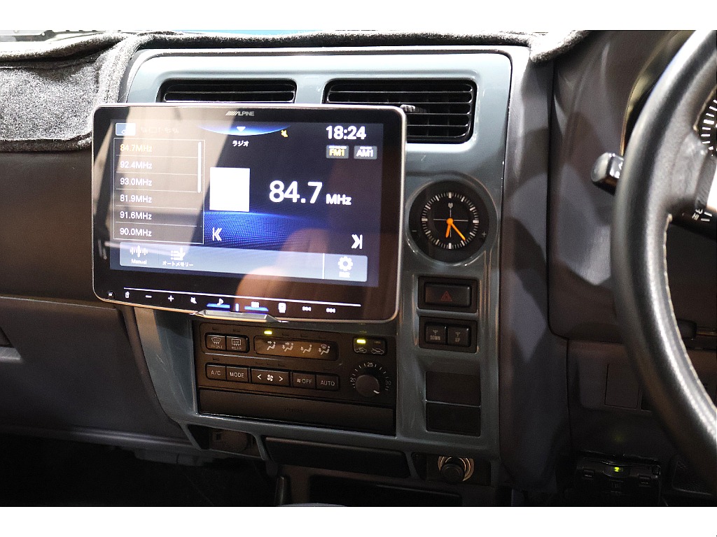 ナビをインストールしているパネルはボディ色で塗装済み！