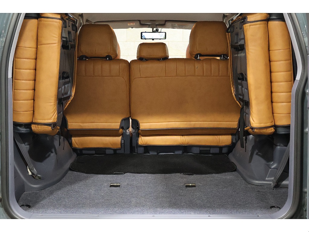 三列目が跳ね上がっていると広々ゆったりの積載量