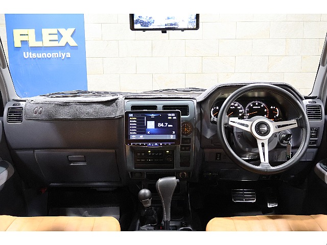 インテリア全体はボディ色の塗装がちりばめられた明るく可愛い印象です☆